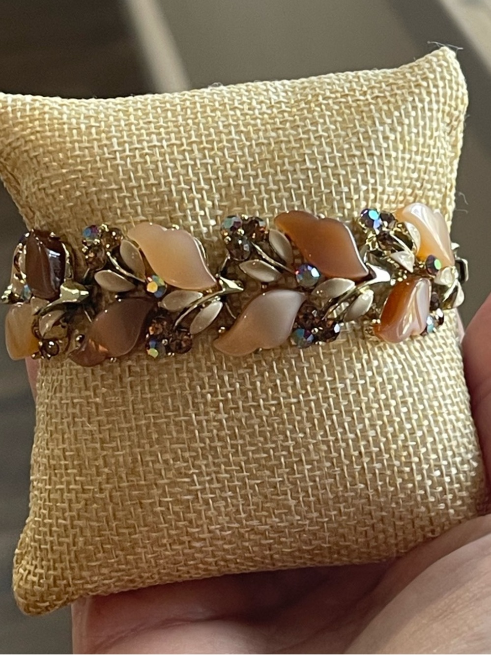 Vintage  Lisner Thermoset Molded Leaf Bracelet